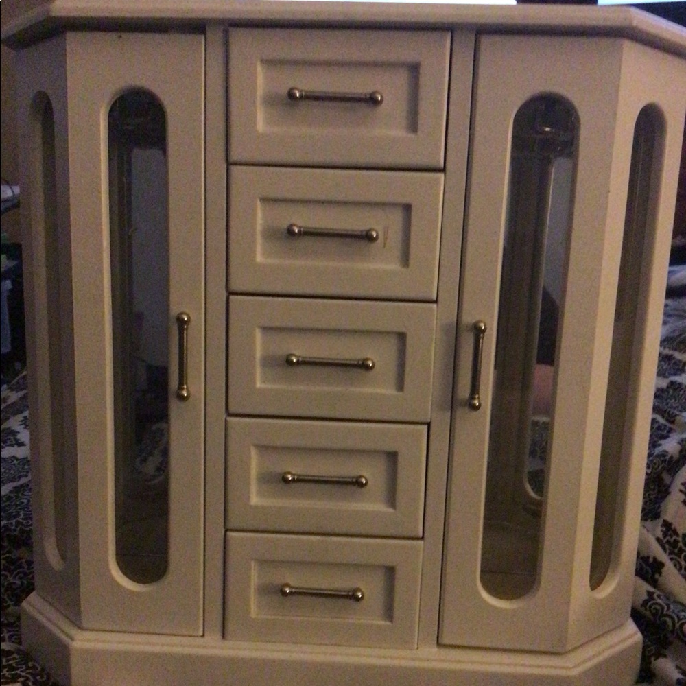 White 5 drawer 2 necklace/bracelet holder box.